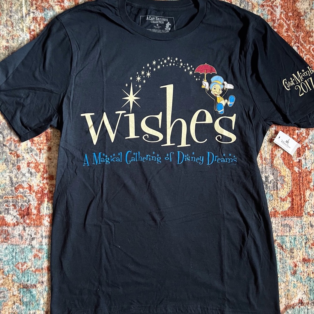 * NWT * Disney Cast Exclusive Tshirt